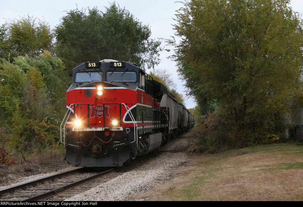 513 leads PESI north through a small tree lined stretch of the tracks